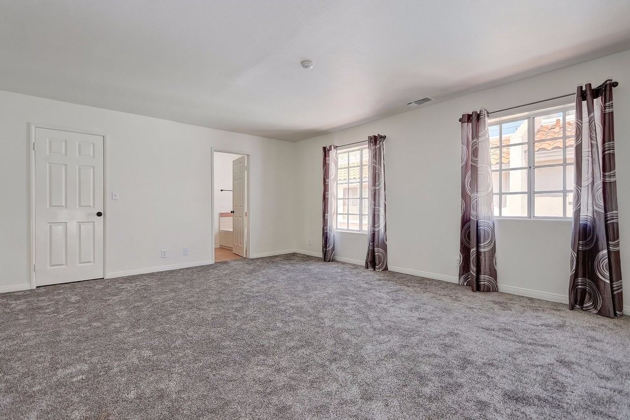 511 N Elena Ave #B - Photo 5 of 28