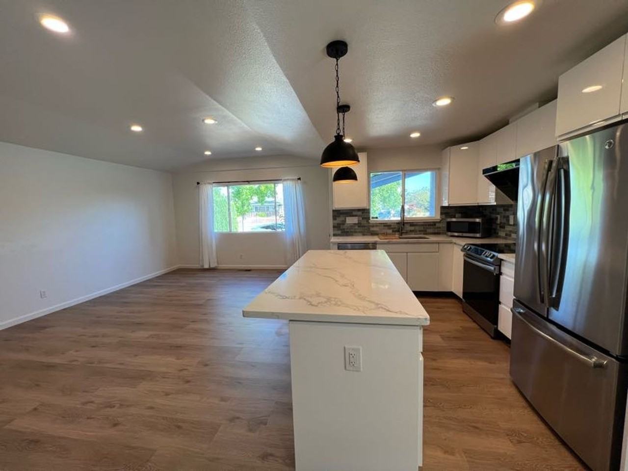 1746 Del Paso Ave - Photo 2 of 22