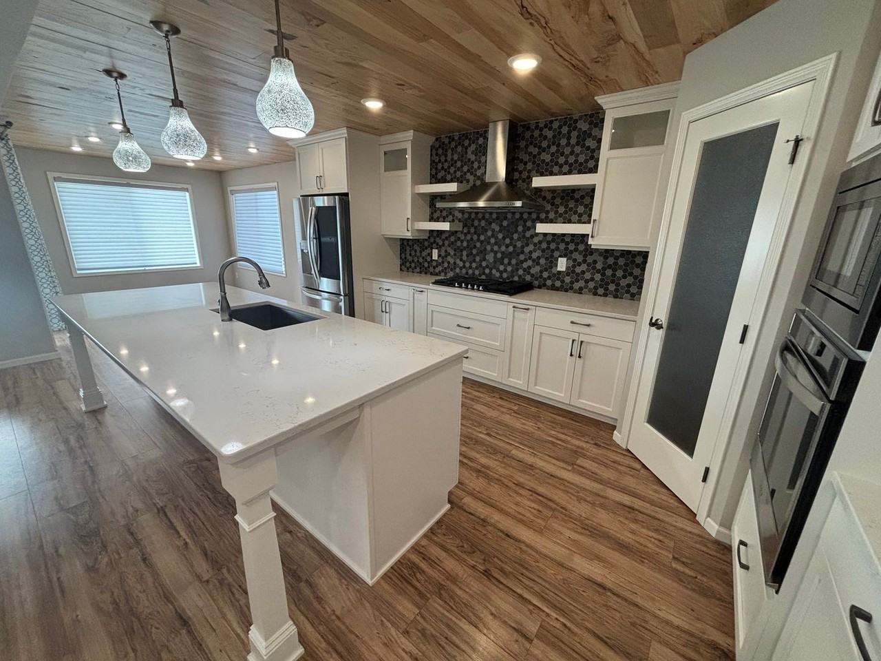 3665 Valley View Dr S - Photo 2 of 44