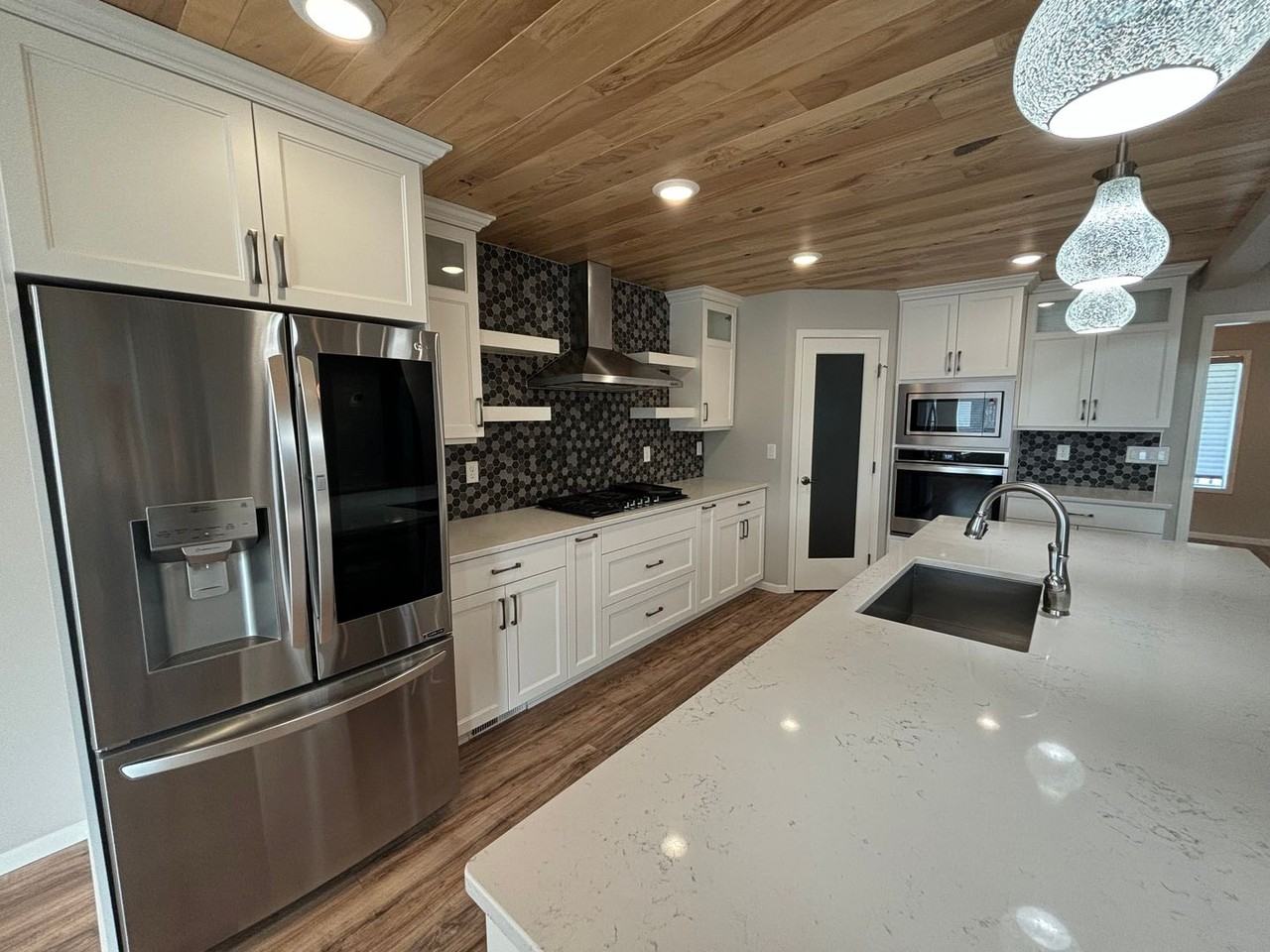 3665 Valley View Dr S - Photo 3 of 44