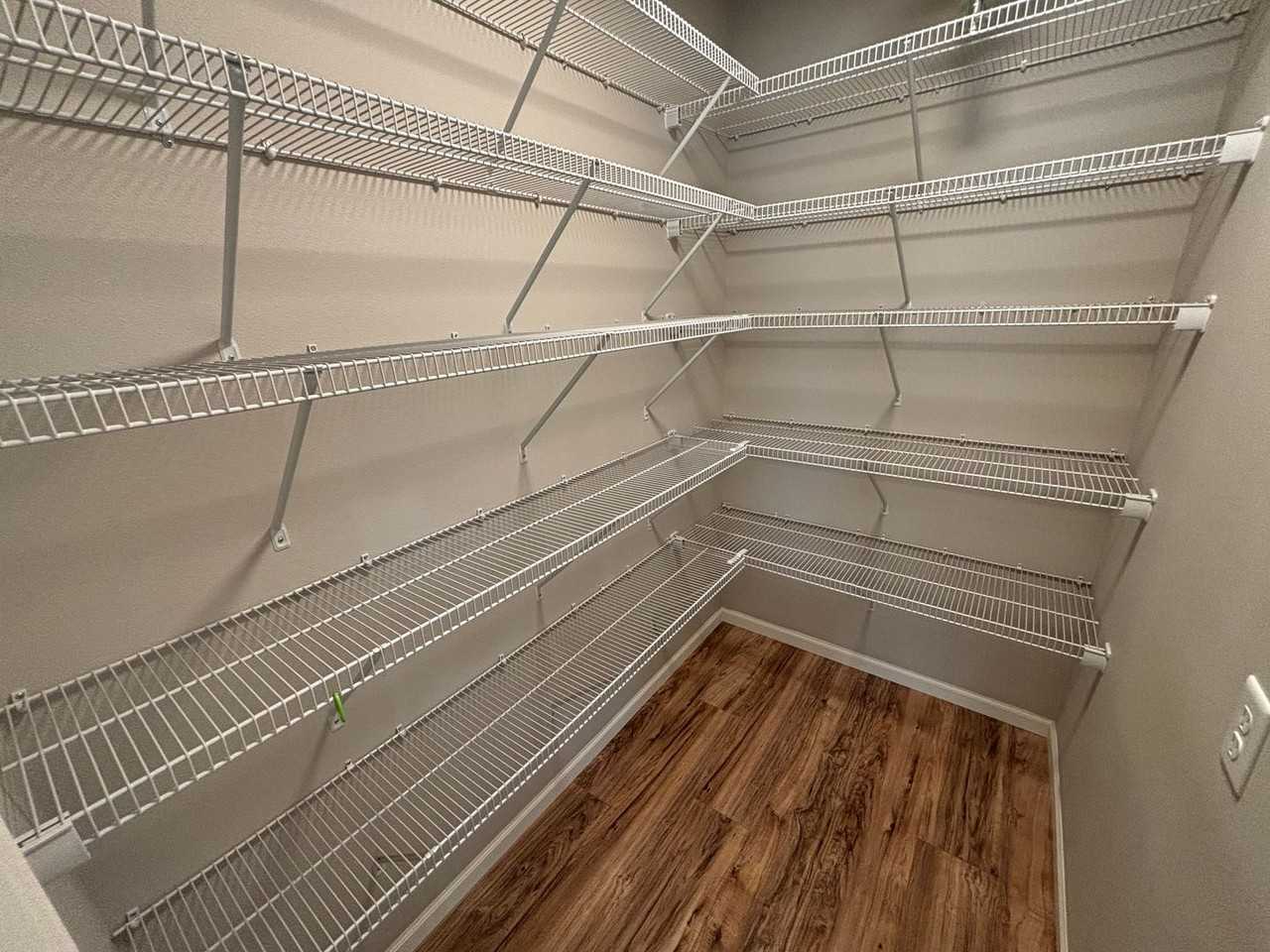 3665 Valley View Dr S - Photo 4 of 44