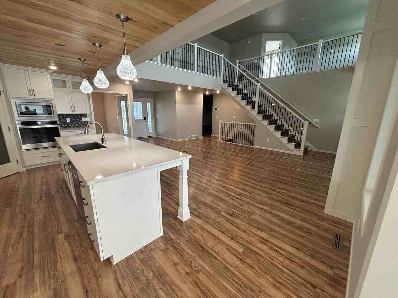 3665 Valley View Dr S - Photo 5 of 44