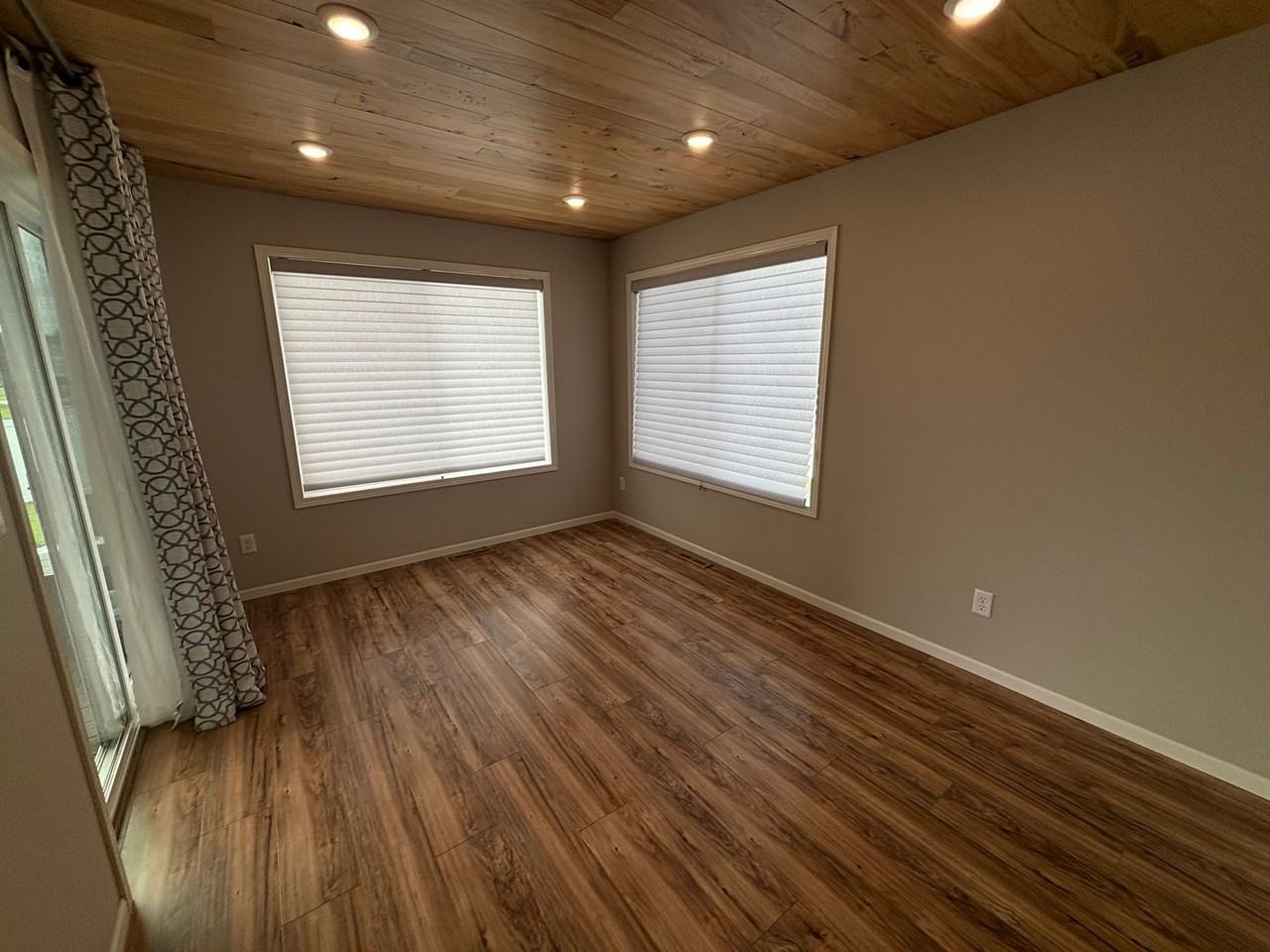 3665 Valley View Dr S - Photo 6 of 44