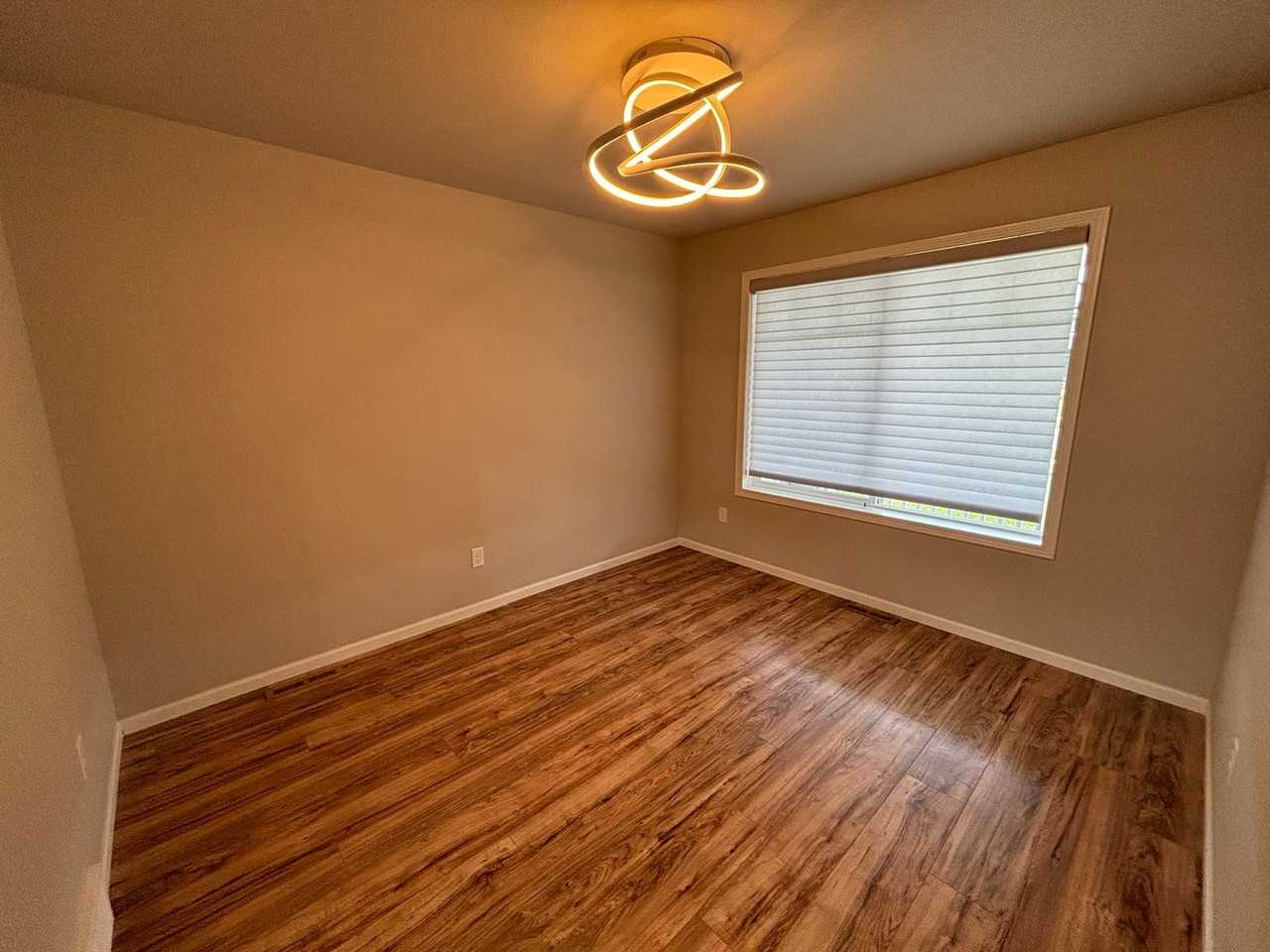 3665 Valley View Dr S - Photo 7 of 44