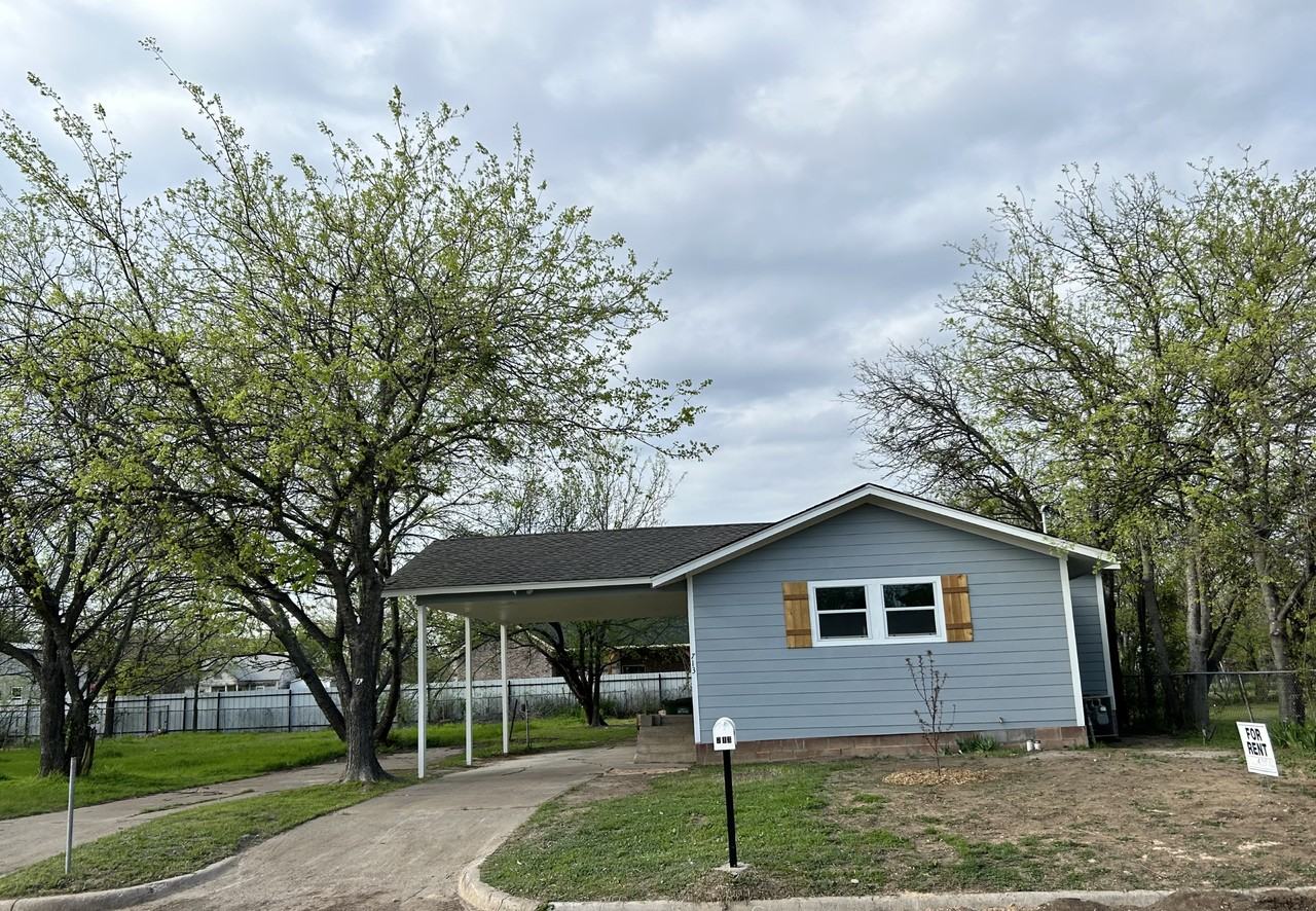 713 Se 16th St #NA - Photo 2 of 6