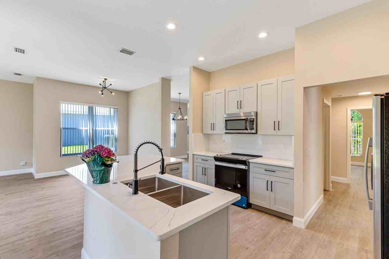 9 Saint Andrews Ct #NA - Photo 2 of 21