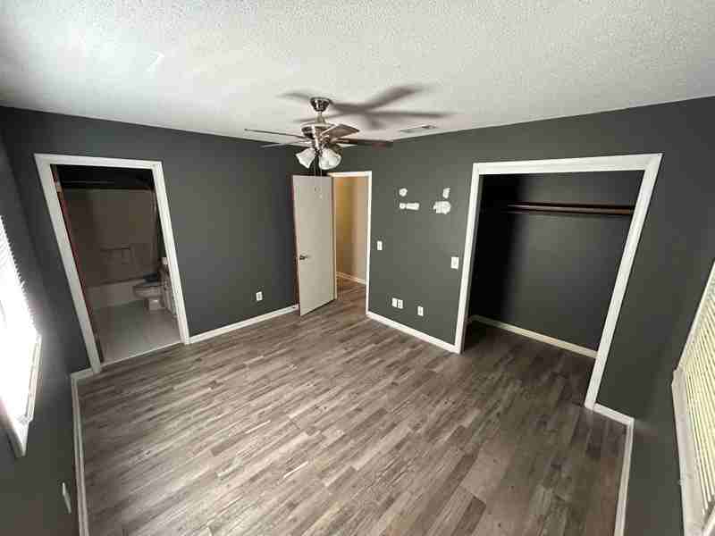 108 Lincoln St - Photo 2 of 10