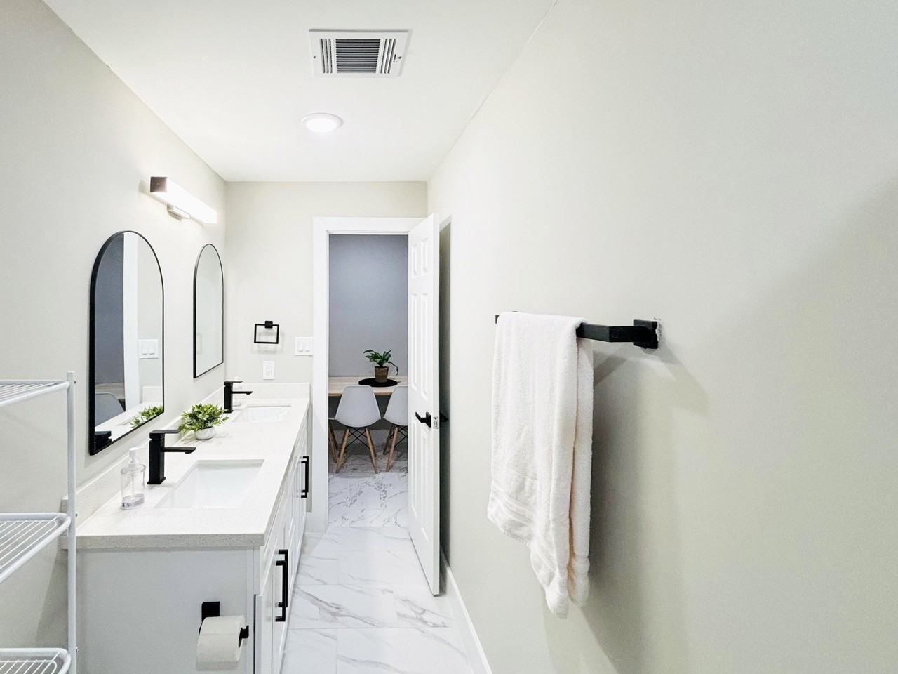 Billingsley St - Photo 2 of 13