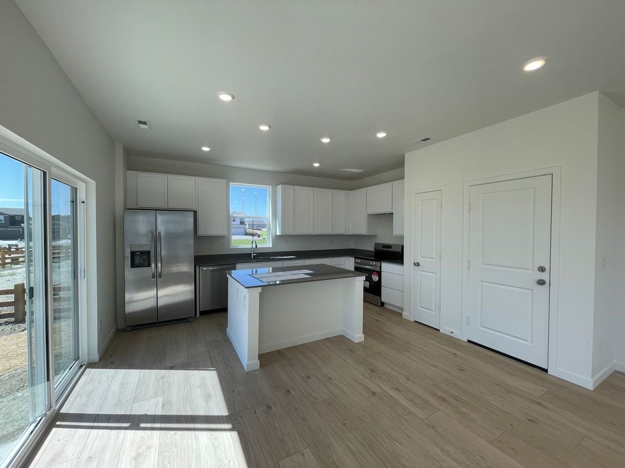 755 Yankee Boy Loop - Photo 3 of 29