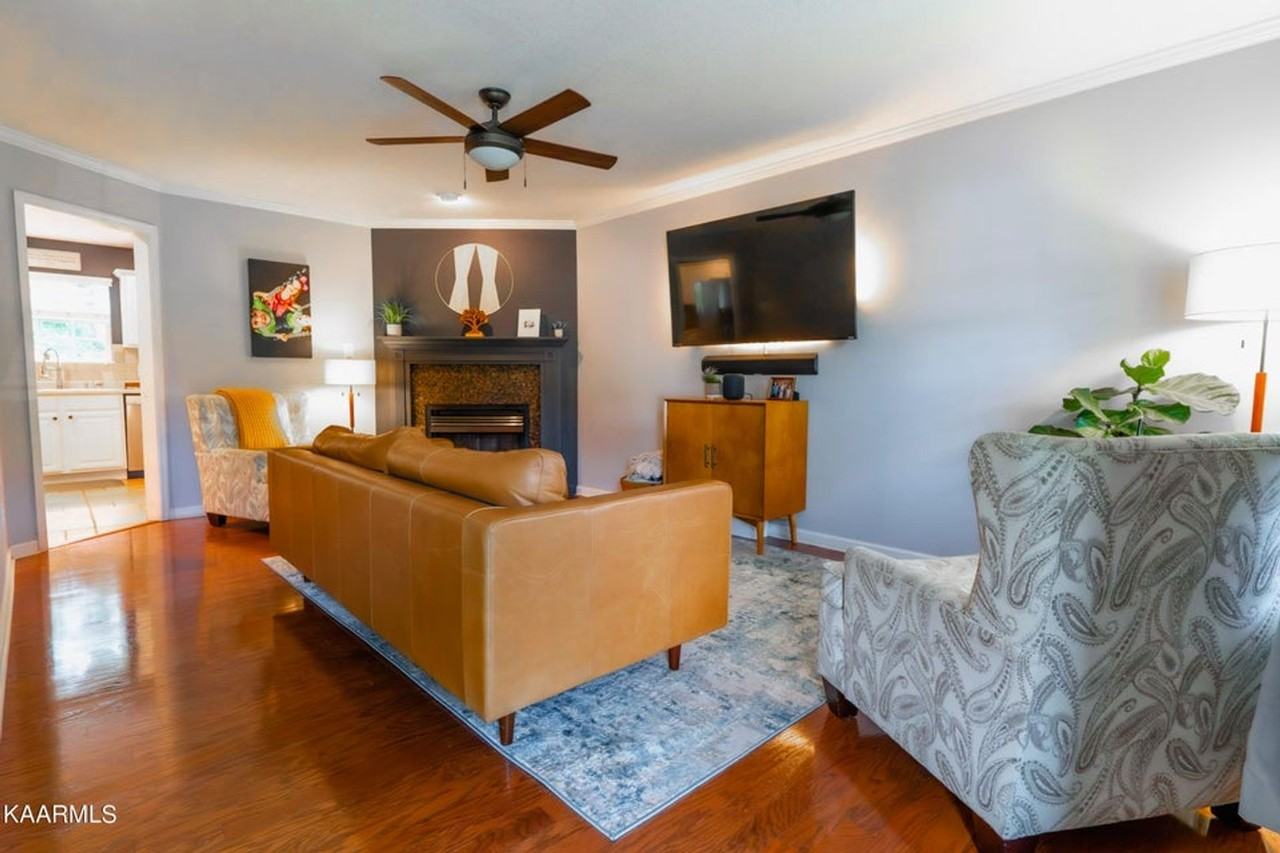 7022 Pelsor Ln - Photo 4 of 23