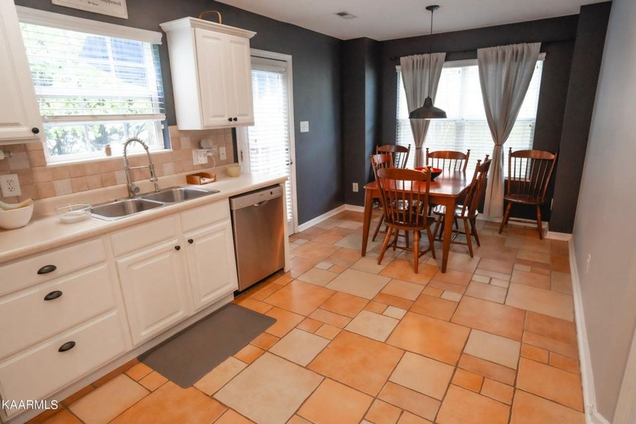 7022 Pelsor Ln - Photo 7 of 23