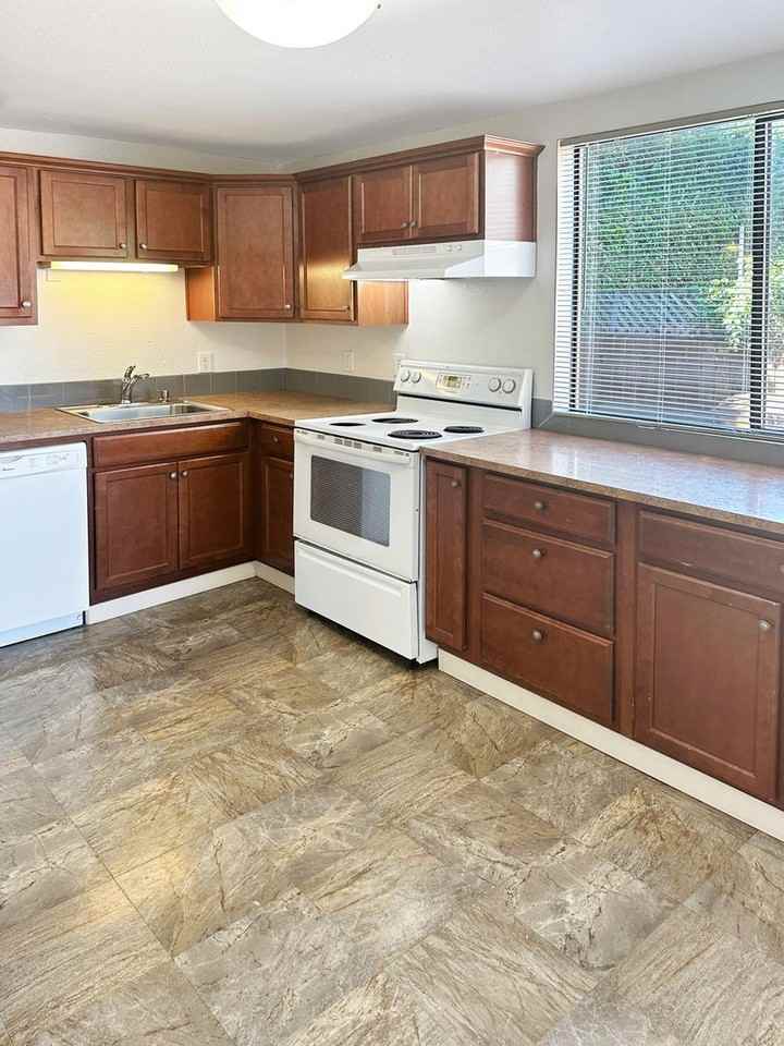 4002 Yakima Ave - Photo 2 of 13