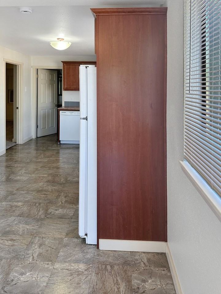 4002 Yakima Ave - Photo 4 of 13