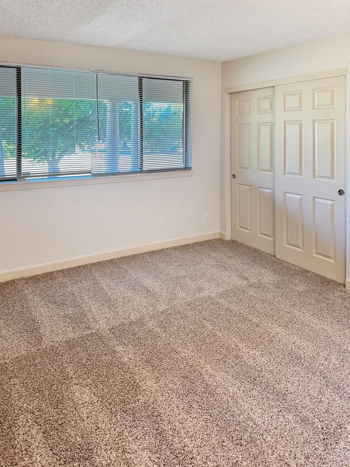 4002 Yakima Ave - Photo 5 of 13