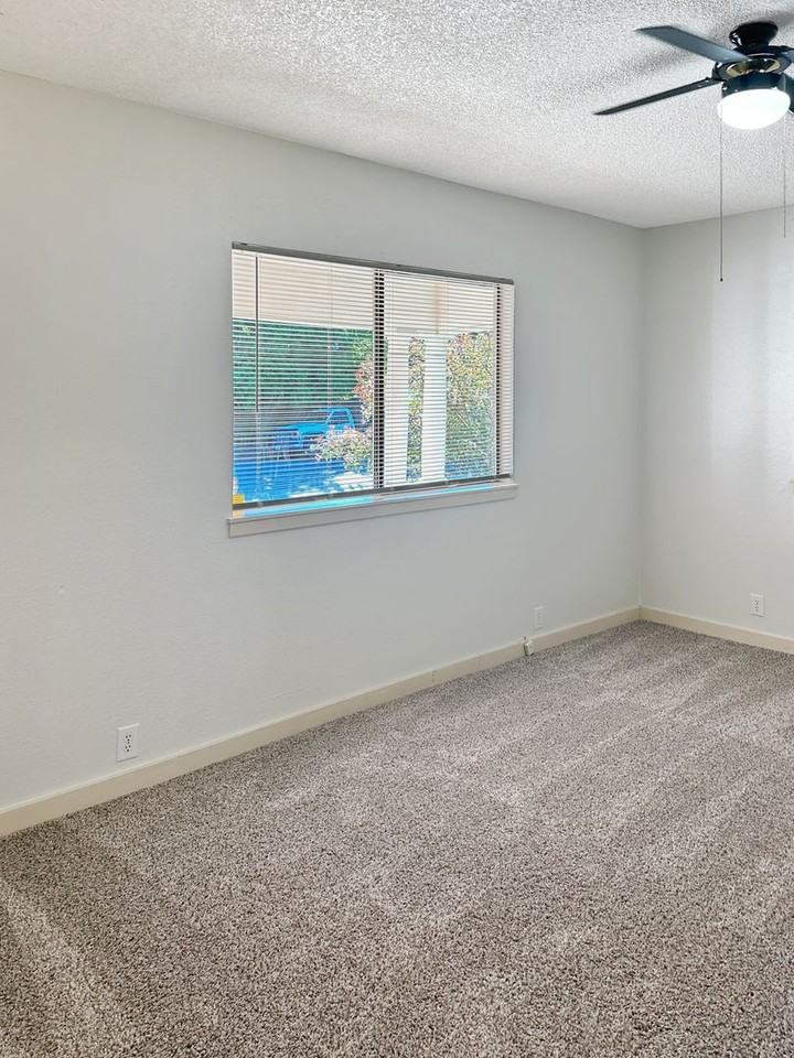 4002 Yakima Ave - Photo 6 of 13