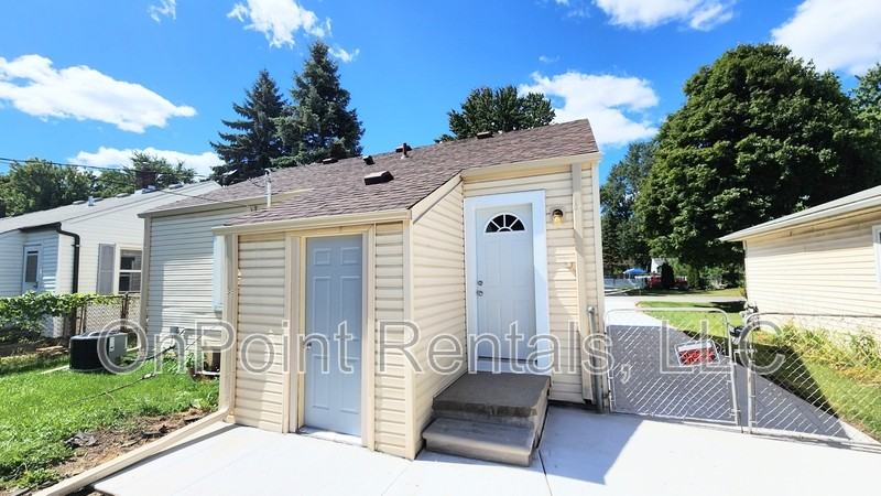 7873 Syracuse St - Photo 3 of 25