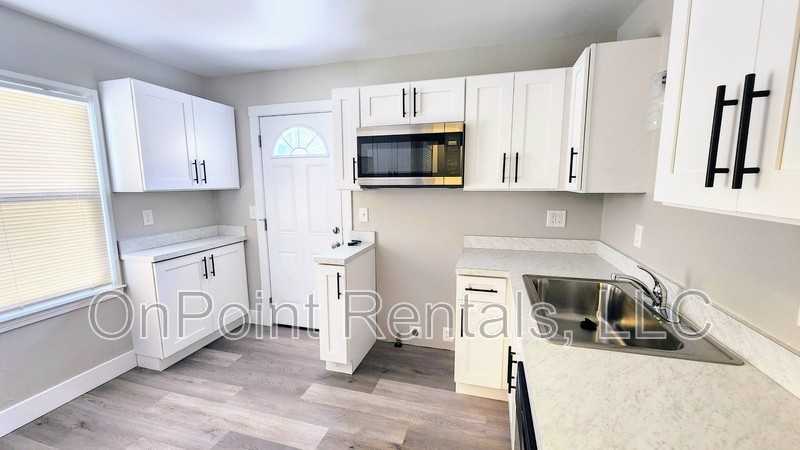 7873 Syracuse St - Photo 4 of 25