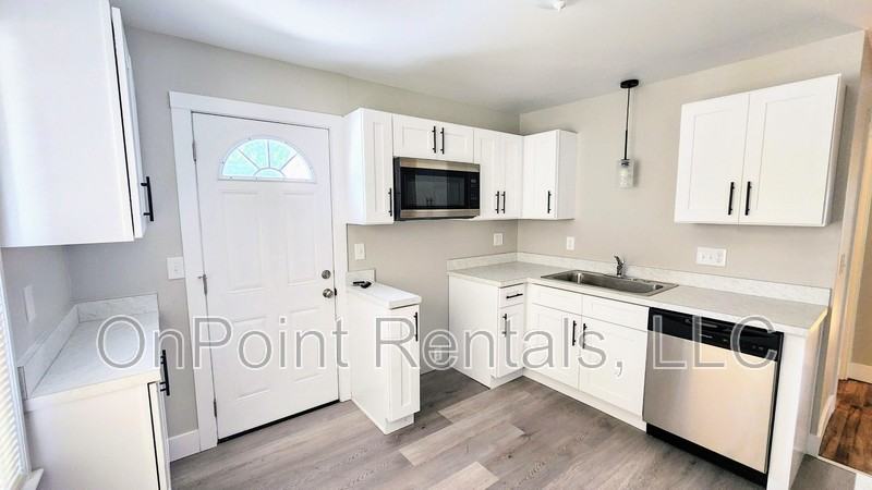 7873 Syracuse St - Photo 5 of 25