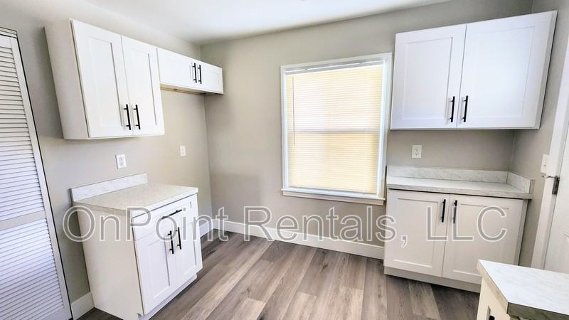 7873 Syracuse St - Photo 6 of 25