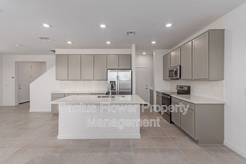 4740 S Ferric - Photo 3 of 41