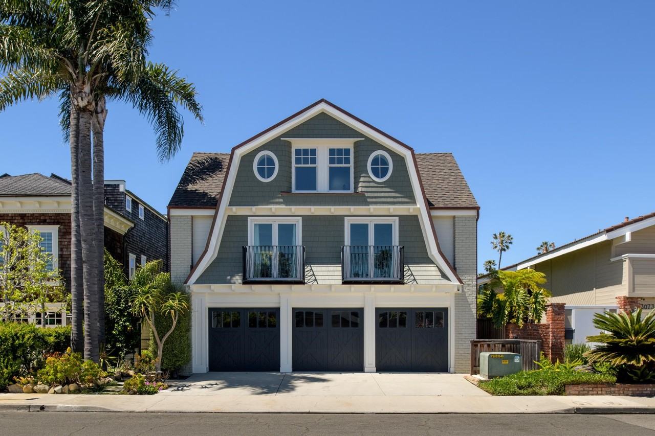 3081 Seahorse Ave - Photo 4 of 32