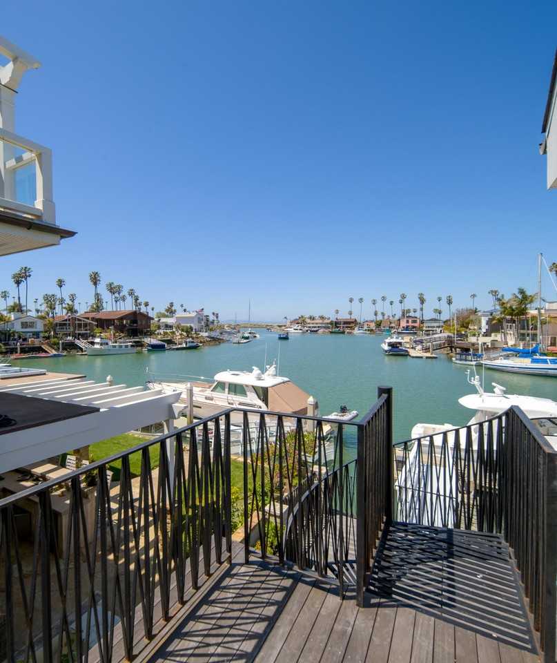 3081 Seahorse Ave - Photo 6 of 32