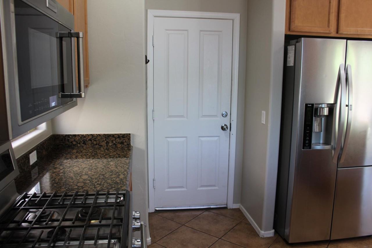 10690 S Kush Canyon Ln - Photo 6 of 16