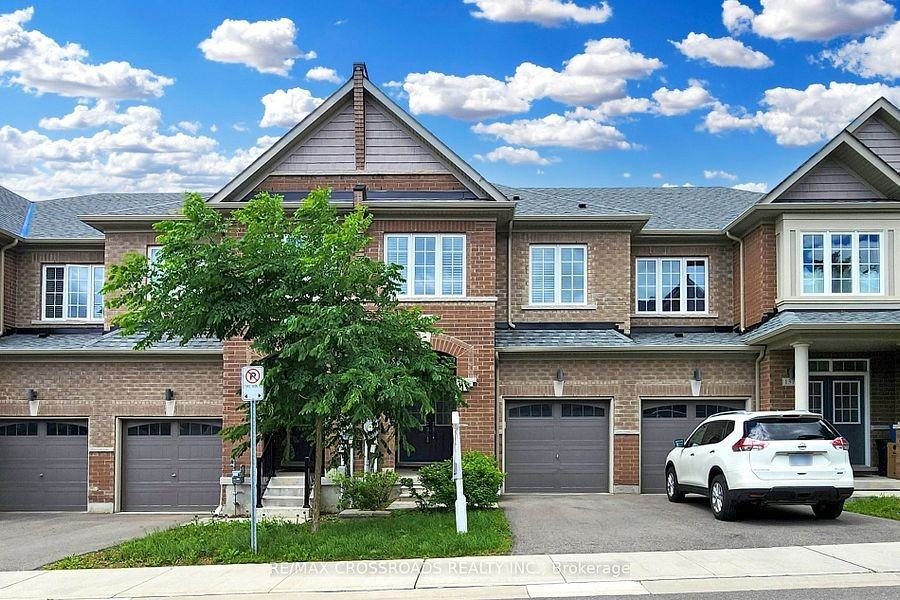135 Knott End Crescent - Photo 2 of 29