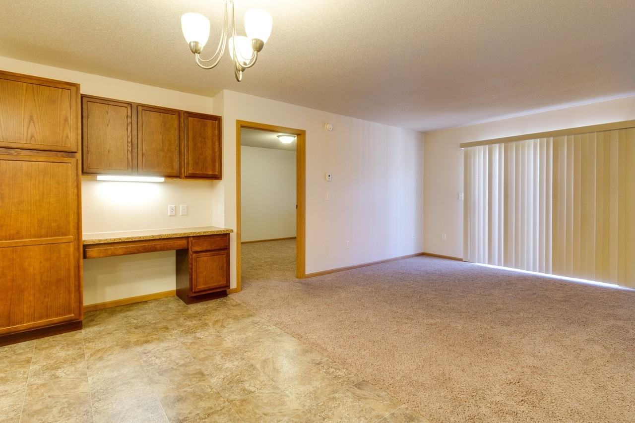 Westport Apartments - Photo 4 of 36