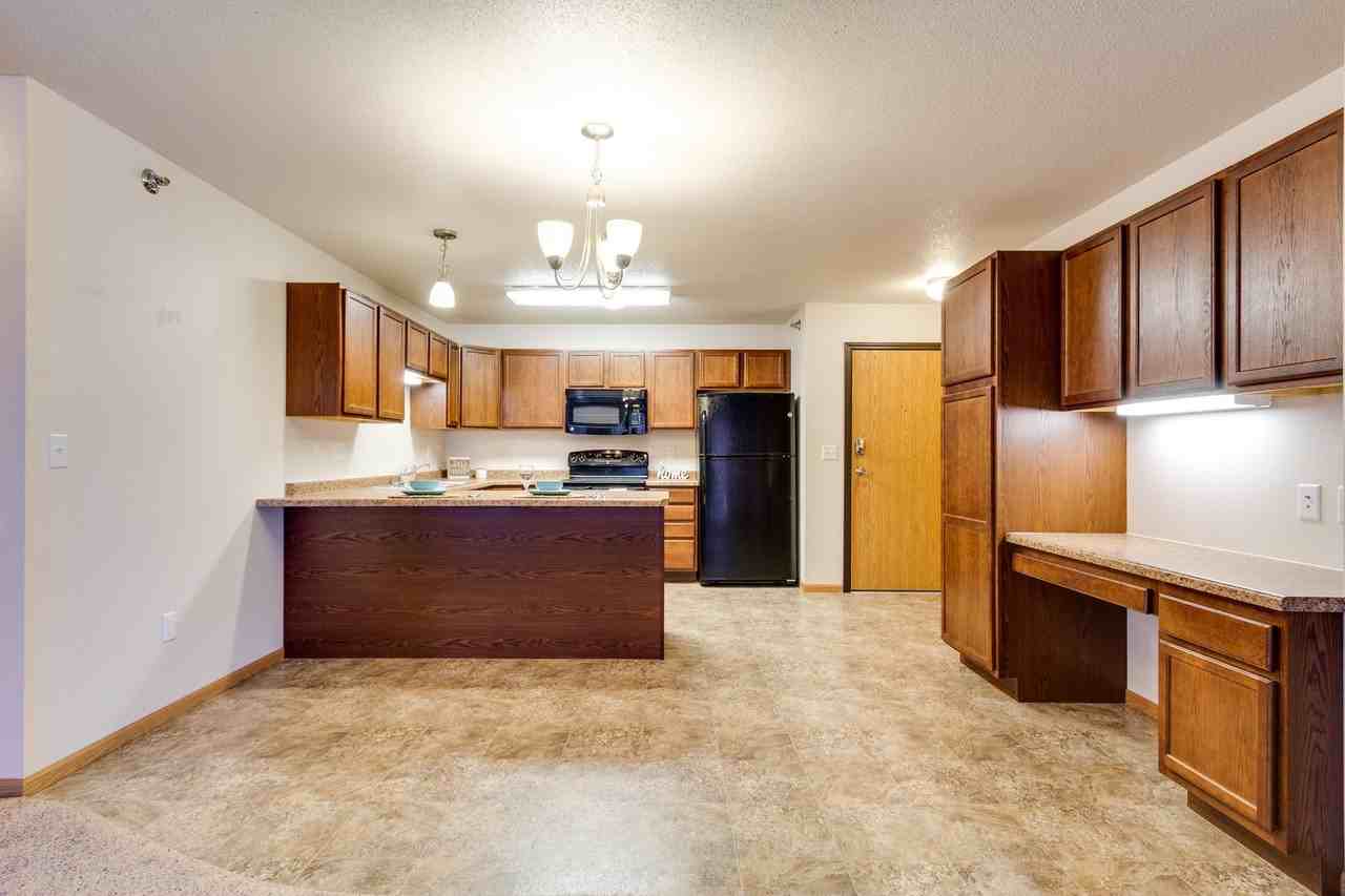 Westport Apartments - Photo 5 of 36
