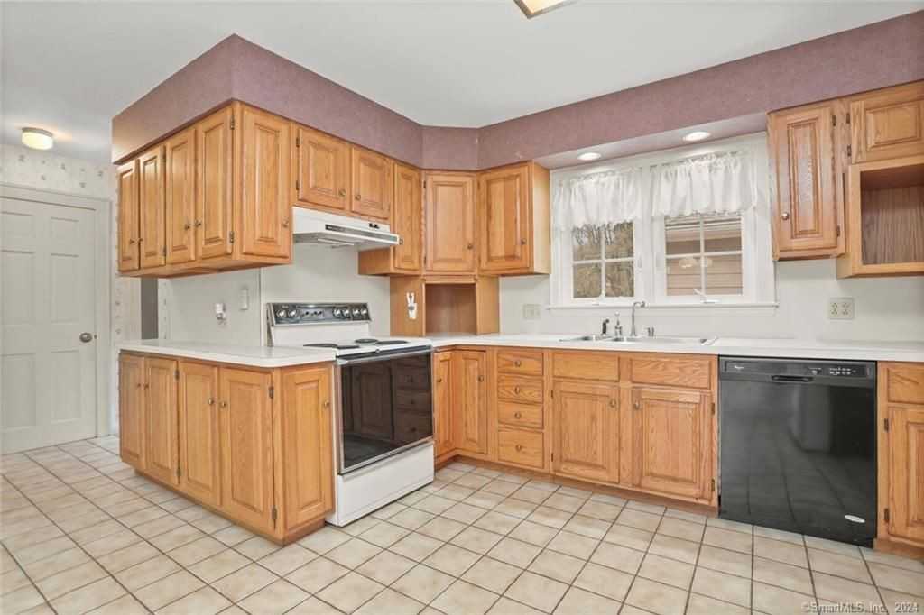 501 Lambert Rd - Photo 3 of 25