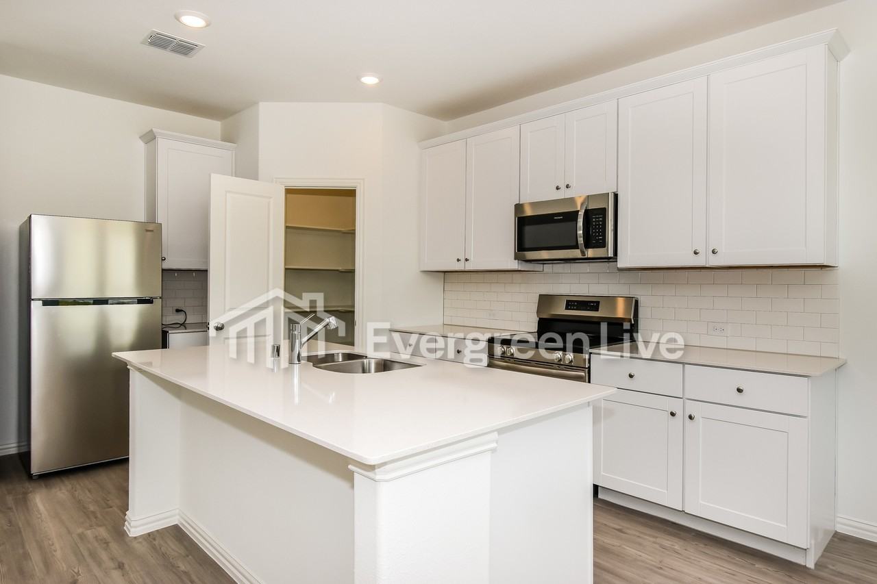 210 Jenkinson Dr - Photo 6 of 15