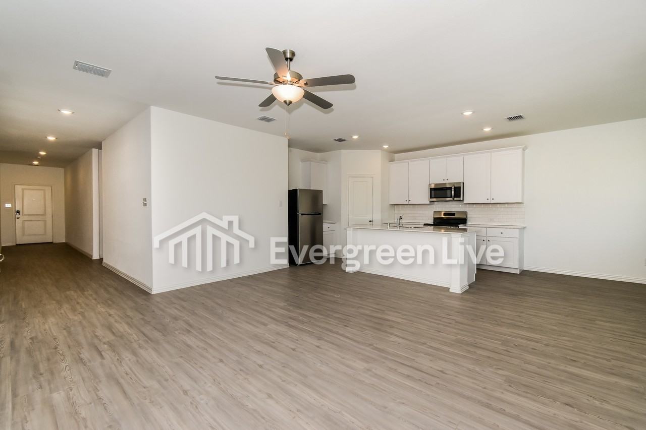 210 Jenkinson Dr - Photo 3 of 15