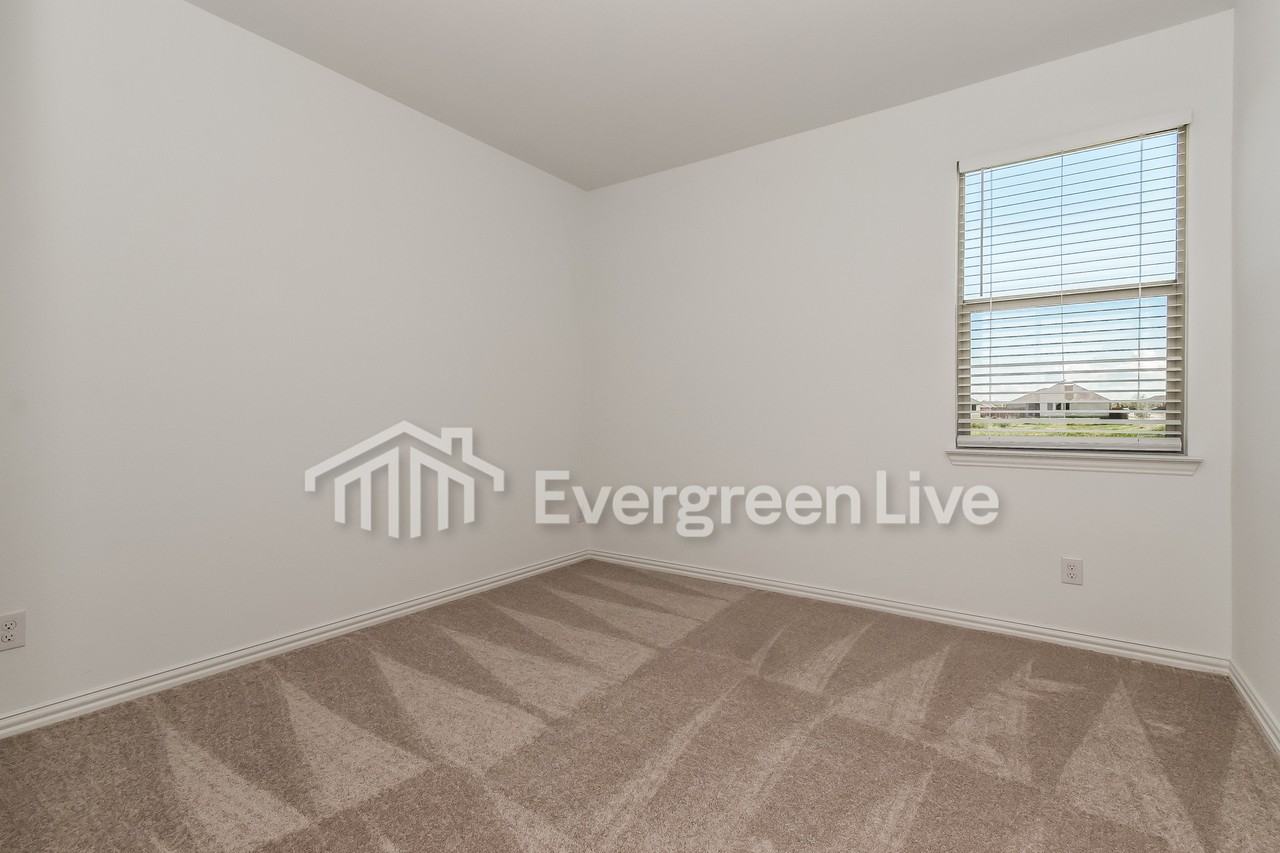 210 Jenkinson Dr - Photo 7 of 15