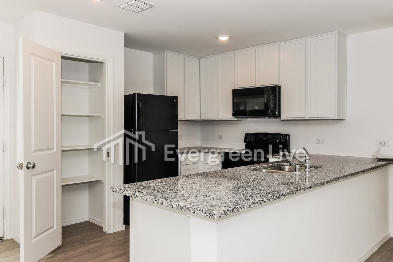 6413 Middlebury Dr - Photo 4 of 13