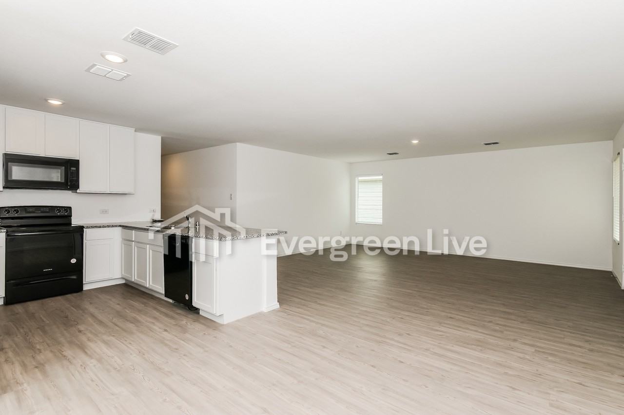 6413 Middlebury Dr - Photo 3 of 13