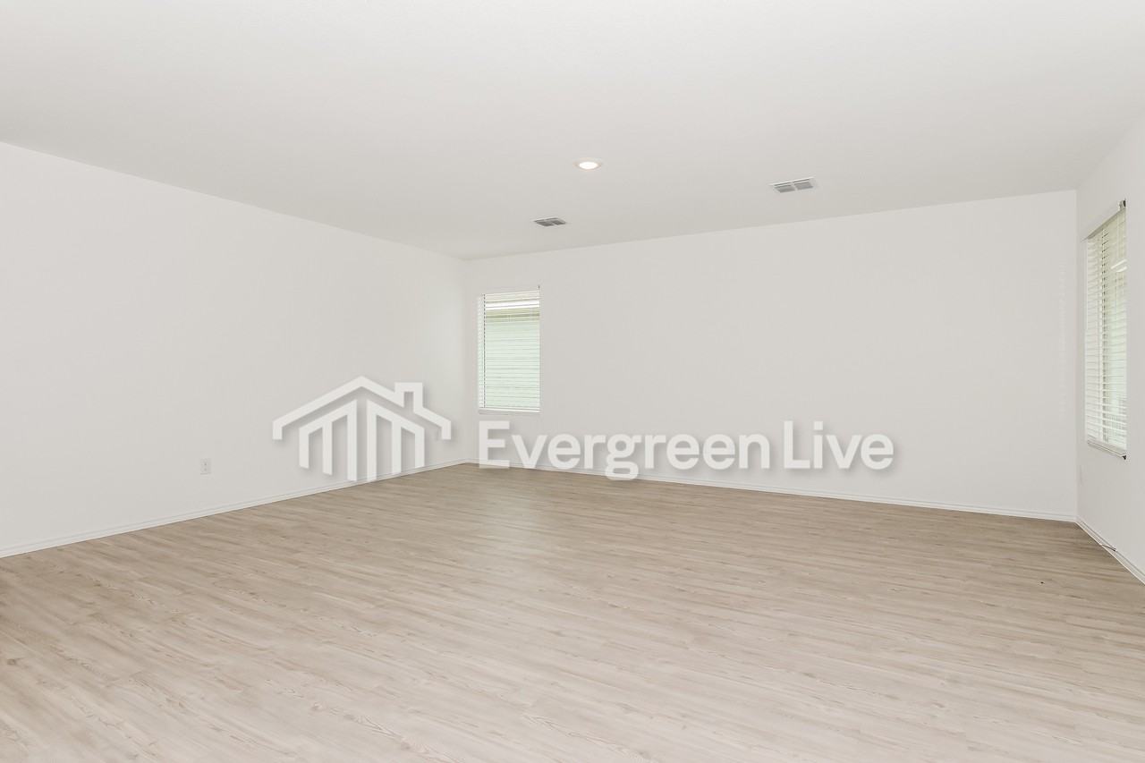 6413 Middlebury Dr - Photo 5 of 13