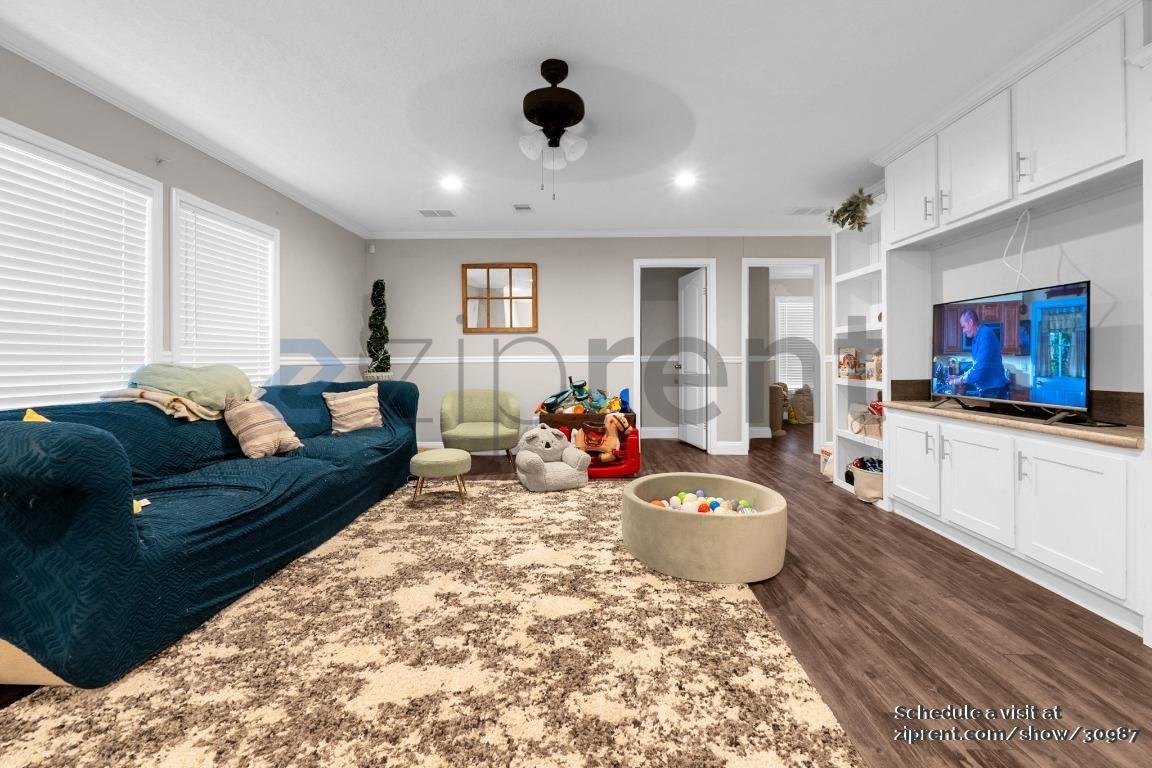 26 Hillandale St - Photo 2 of 18