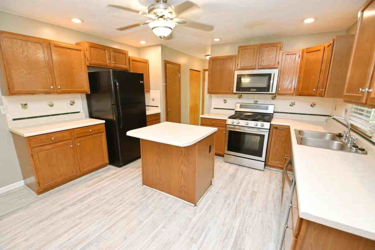 10231 Ashleys Meadow Dr - Photo 6 of 26