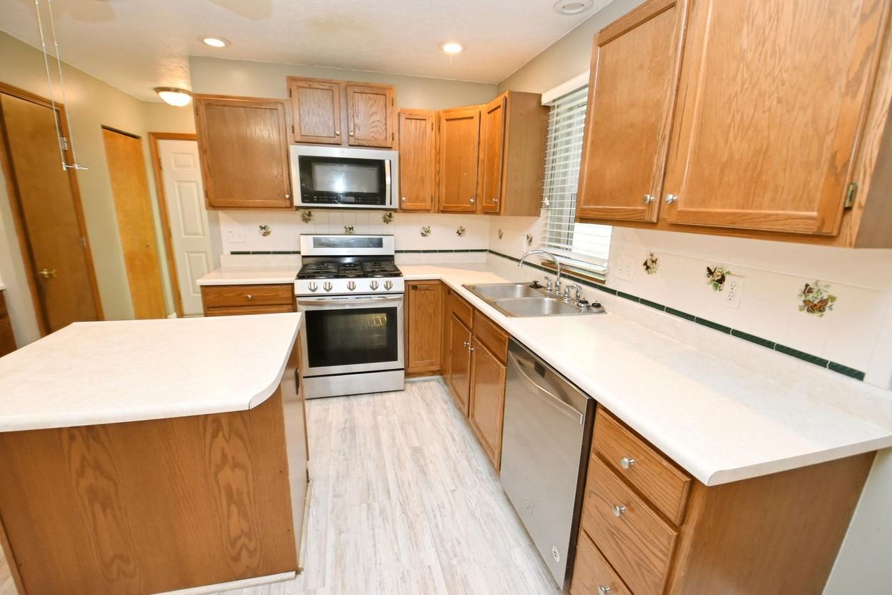 10231 Ashleys Meadow Dr - Photo 7 of 26