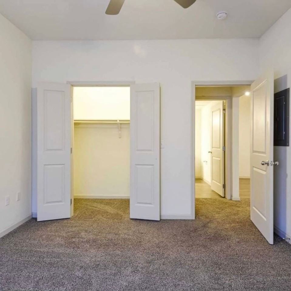 Sorrento Apartments - Photo 4 of 12