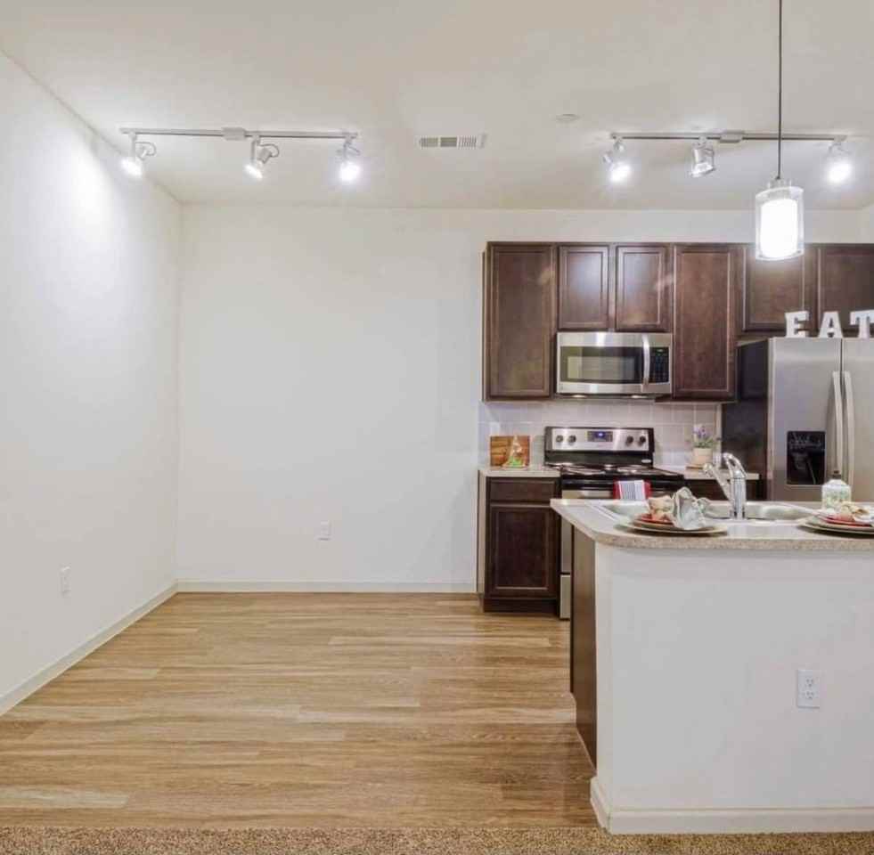 Sorrento Apartments - Photo 6 of 12