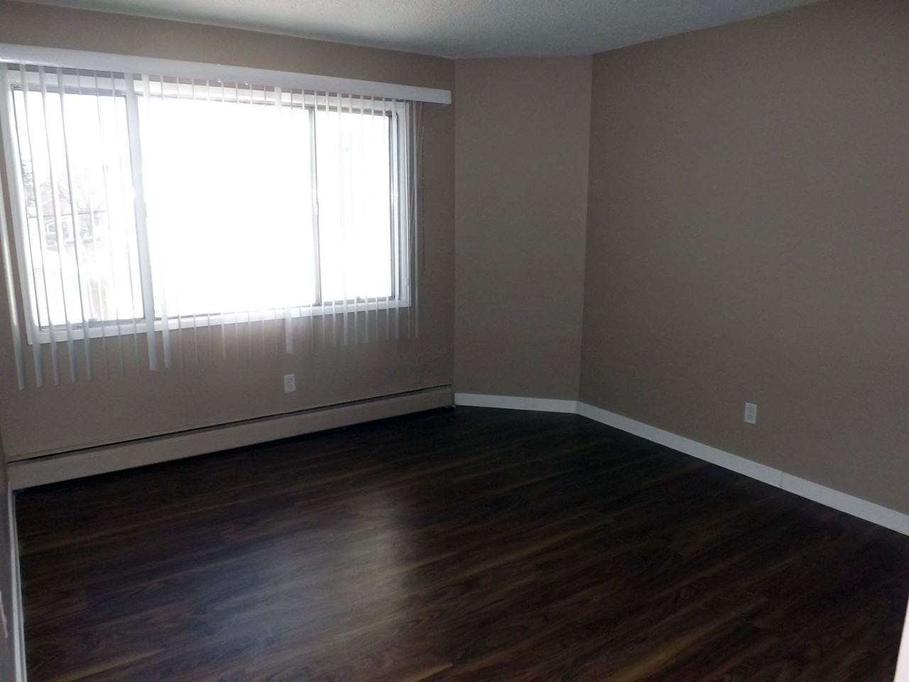 Majestic Apartments - Photo 7 of 11