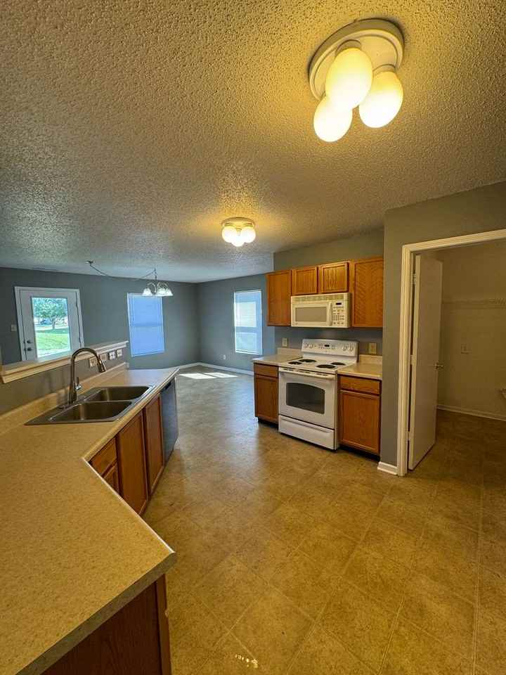3131 Danube Way - Photo 6 of 16