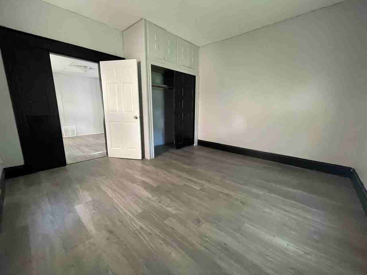 541 W Vine - Photo 2 of 10