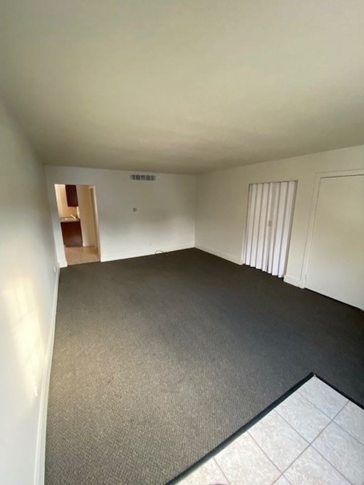 3803 67th St - Photo 2 of 9