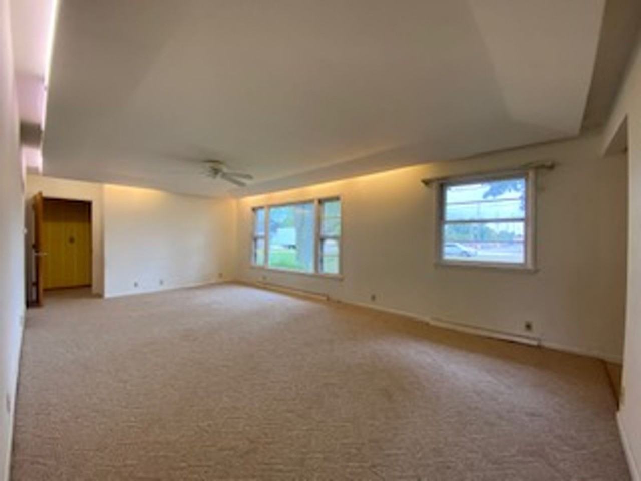 309 E Kercher Rd - Photo 3 of 44