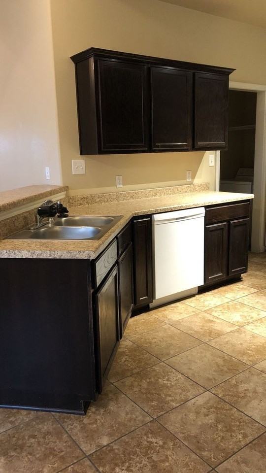 1205 Cavalry Ln - Photo 3 of 22