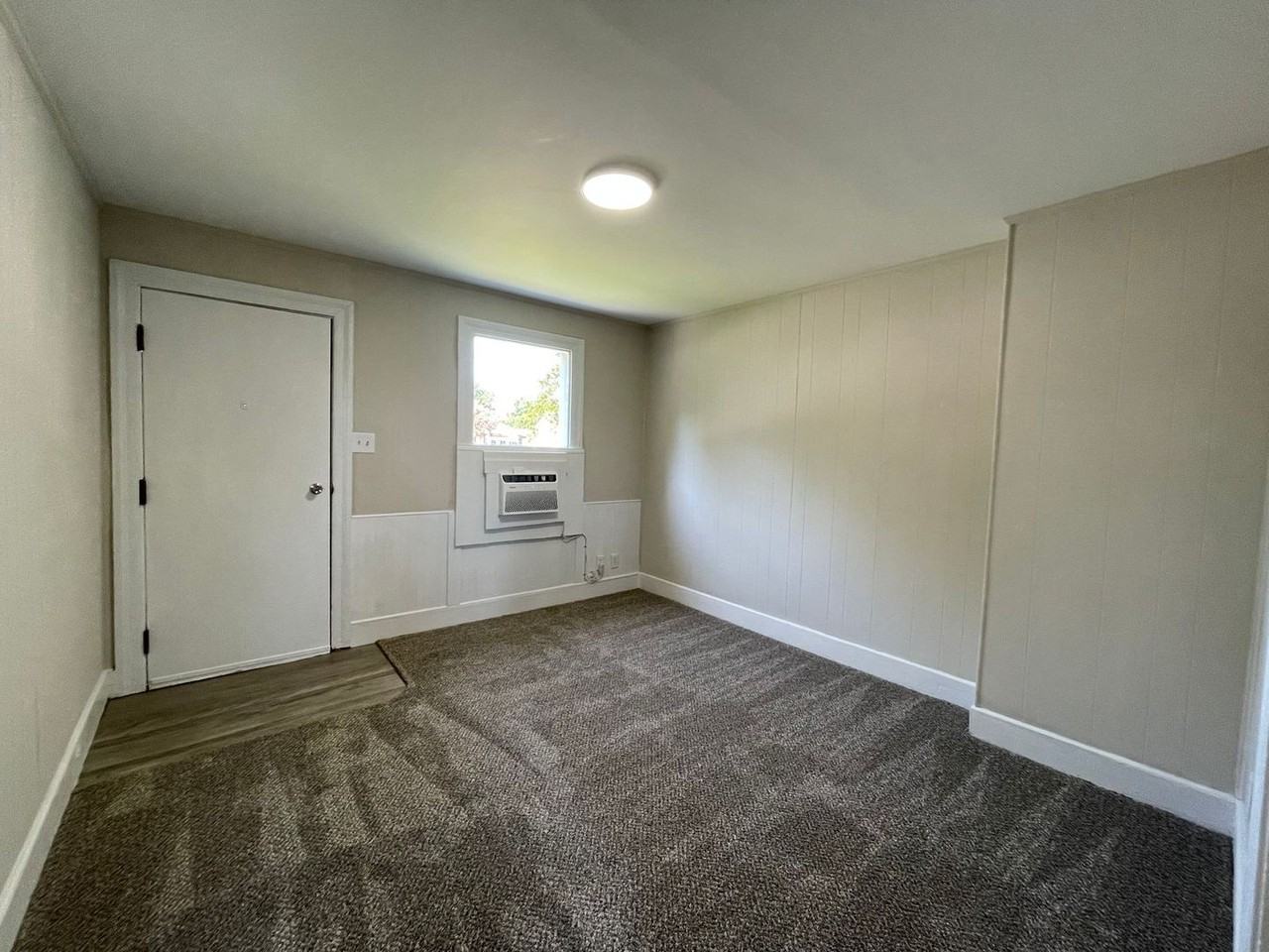 112 Richlands Ave - Photo 2 of 7