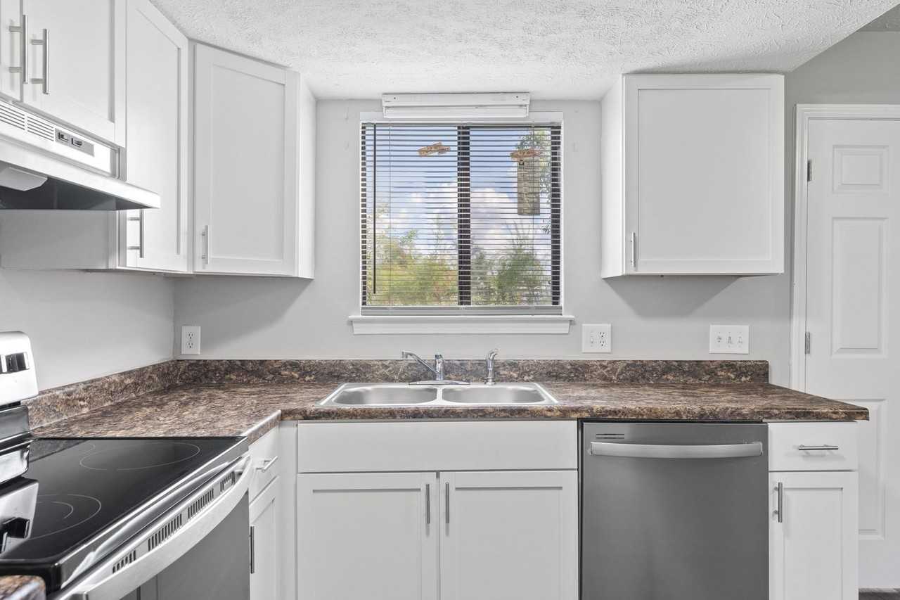 110 Cheri Ln - Photo 4 of 18